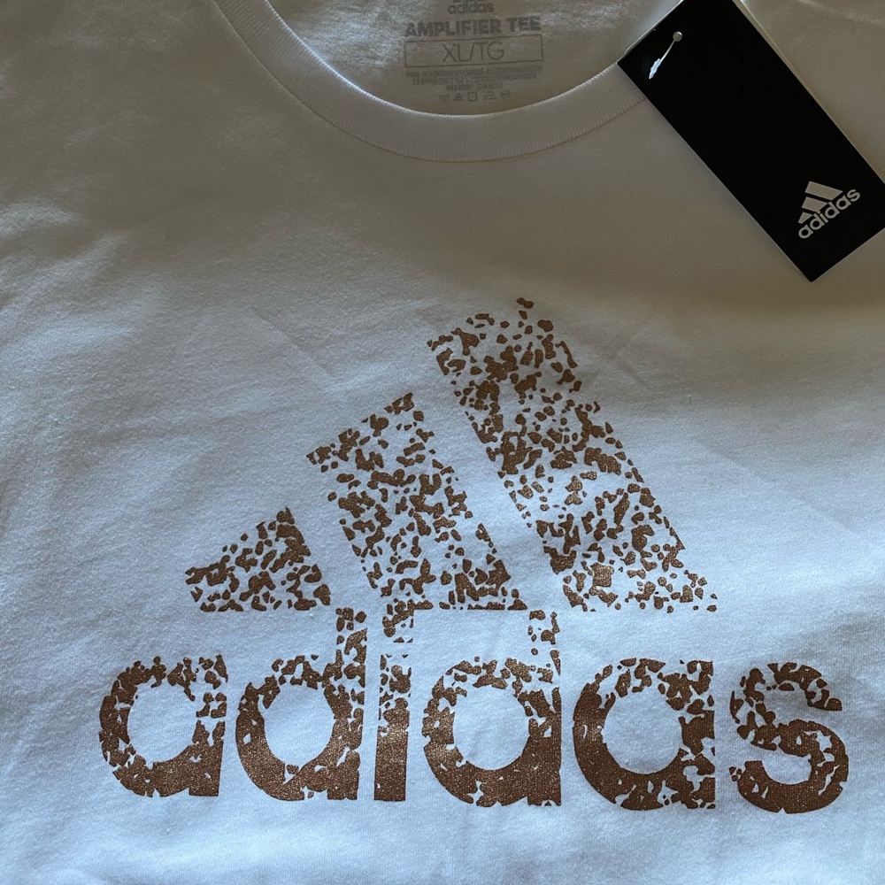 NWOT Womens Cotton Metallic Logo T-Shirt✨